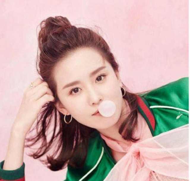 女明星丸子头,女明星们的时尚新宠