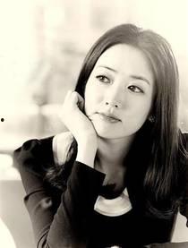 崔贞媛个人资料,才华横溢的韩国女演员，多面魅力绽放荧屏